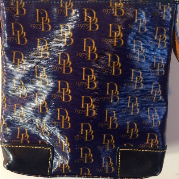 Dooney & Bourke side bag - Picture 6 of 8